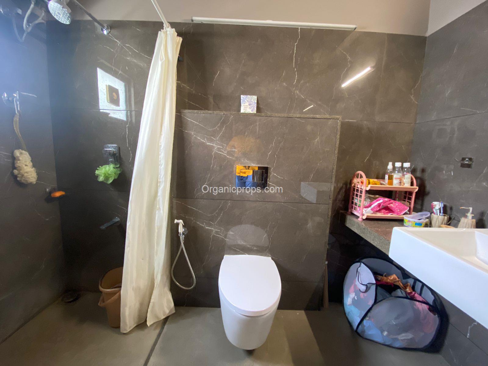 4 BHK FLAT ON SALE 